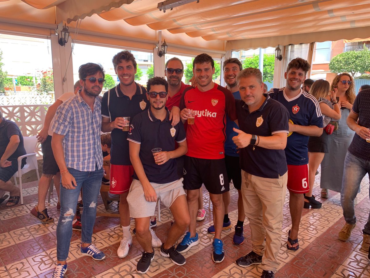 PSRodriAlgaba's tweet photo. ⁦@LaAzoteaAzul⁩ ⁦@Ayto_algaba⁩ ⁦@loschichosfc⁩ ⁦@SevillaFC⁩   Hacemos recuento y superamos espectativas. 1125€ recogidos que van destinados al nuevo reto de la fundación el gancho. https://t.co/RaqkYDSzTe