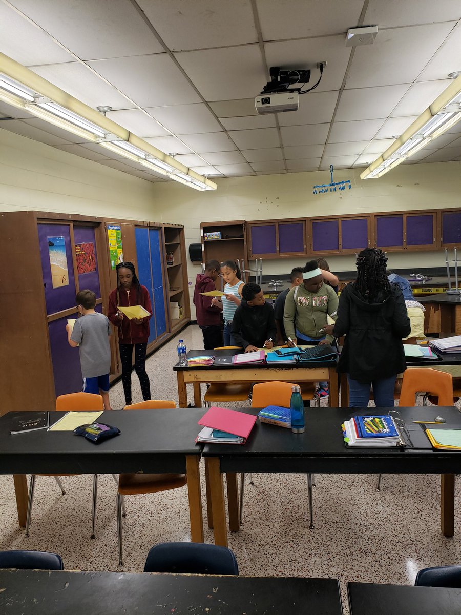 Mrs_BealeiveIt's tweet photo. On the move to a great year! #HumanBingo #ExtraPieceTangramChallenge #mcmsWeRoar https://t.co/WNjDGDXAzZ