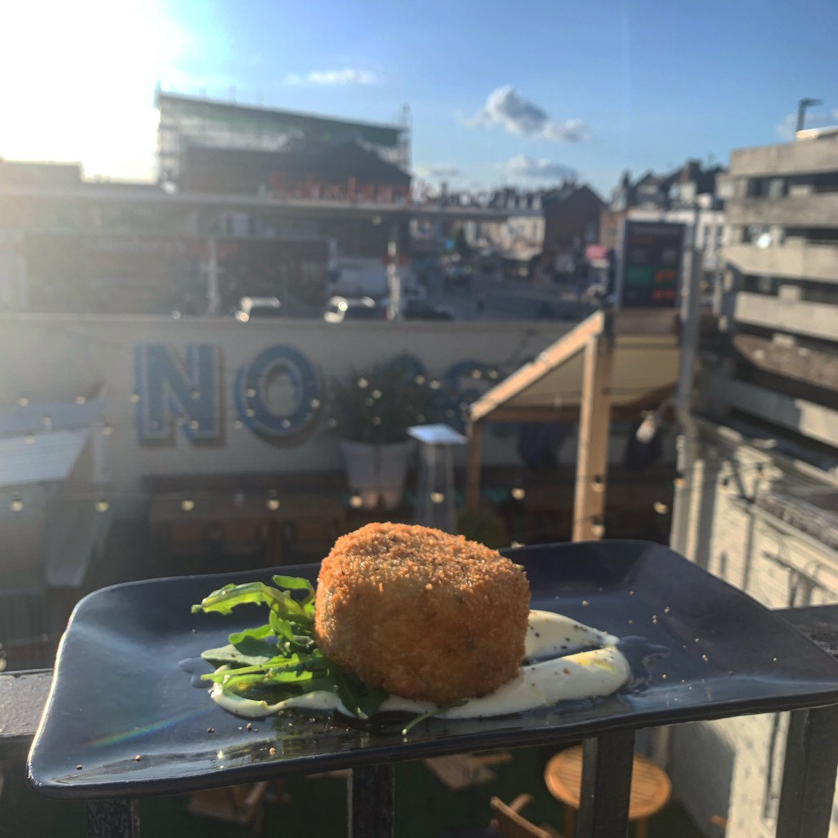 I promise you, it’s a tasty as it looks. 
Smoked Salmon &amp; Dill Fish Cake, served with rocket and zesty lemon mayo! 🤤