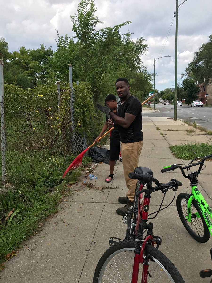 SolowKid's tweet image. These young guys is so amazing they saw me clean up the community and they stopped by to give me a helping hand earning money so they can go back to school tomorrow what a blessing we have to raise our young people the right way #Unity #Power #Respect #Community #Activase🤴🏿🤴🏿🤴🏿