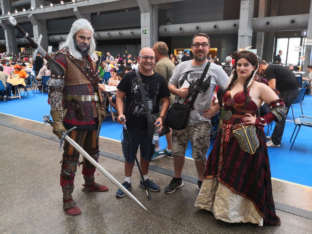JDanielMIz's tweet photo. #WitcherLES en las Jornadas Ludo Ergo Sum con la gente de @holocubierta y los guapetónes de @ManlimaCosplay (Philippa y un tal brujo) https://t.co/zxu0Demq5L