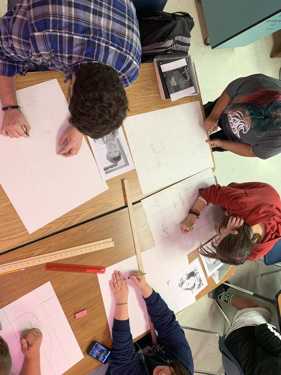 MrsWilsonMCHS's tweet photo. Art 2 students working on Monochromatic portraits using the grid method. These are turning out great! @monroekyschools #goroego #MCHSArt #transform https://t.co/KsVH6AWOeM