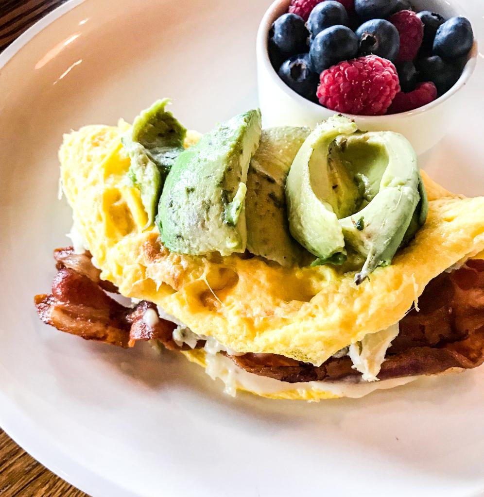 barrelandbushel's tweet photo. CRAB &amp; AVOCADO OMELET
jm clayton lump crab, bacon &amp; cheese, B&amp;B breakfast potatoes, choice of bread
#avocado #crab #fresh https://t.co/8tQJ3wWPwB