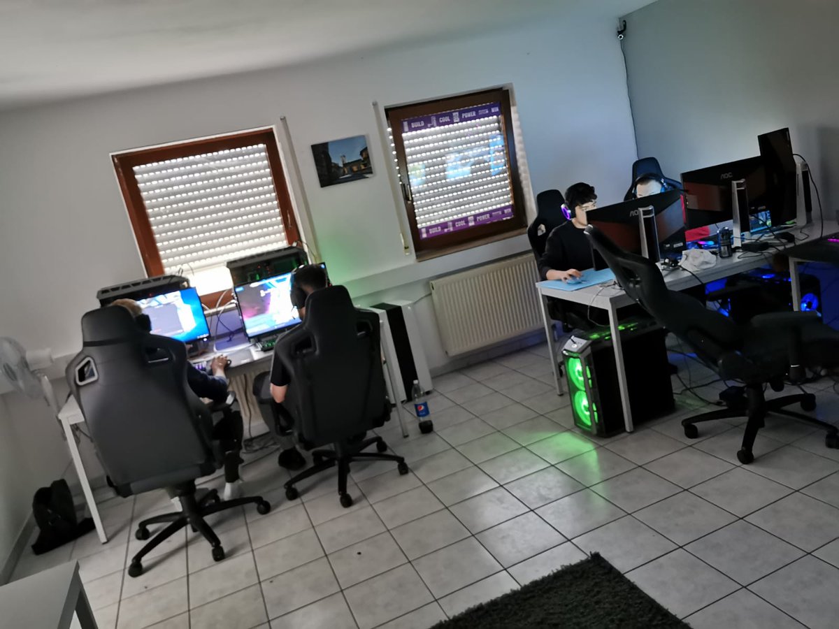 TwentyeSports_'s tweet photo. On the second day of our bootcamp our players are grinding hard and the management is able to chill out.
We will provide you with more content today! https://t.co/yv0KMzid7k
