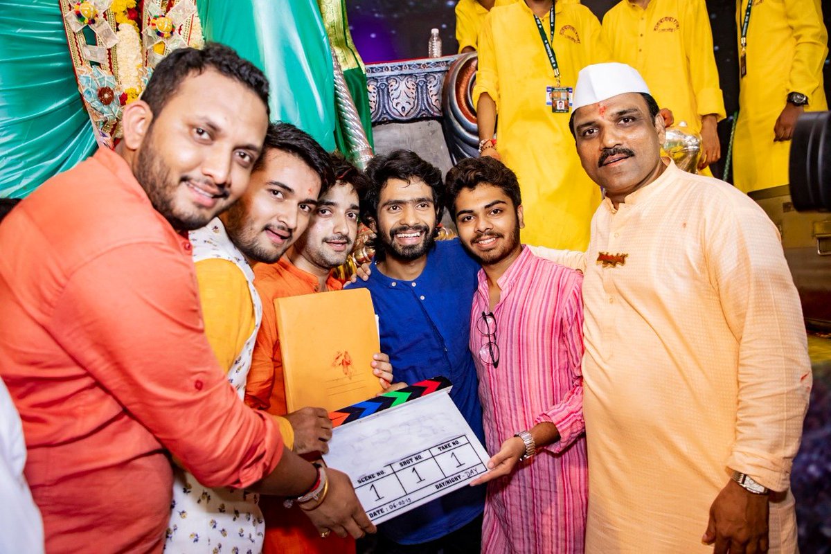 Actor <a href="/pprathameshp/">Prathamesh Parab</a> seeks blessings of #LalbaugchaRaja with his team of the upcoming film #DoctorDoctor 

<a href="/DreamersPR/">Dreamers PR</a>

#prathameshparab #actor #newfilm #DoctorDoctor #lalbaugganpati #darshan #dreamerspr