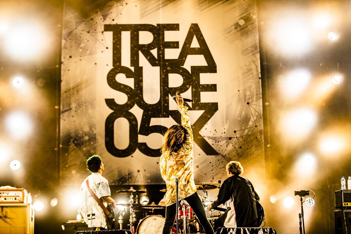 super_beaver's tweet photo. 【#TREASURE05X 】

蒲郡ラグーナビーチ

「TREASURE05X 2019〜HERE WE GO AGAIN〜」

ライブハウスからラグーナビーチへ、そして昼から夜へ！

初日MERCURY STAGEのトリ！
超満員のフロア、あなたの歌声、その一つ一つがとても嬉しかったです！

また必ず会いましょう！
photo by @cazrowAoki https://t.co/kVX5QvQ0Au