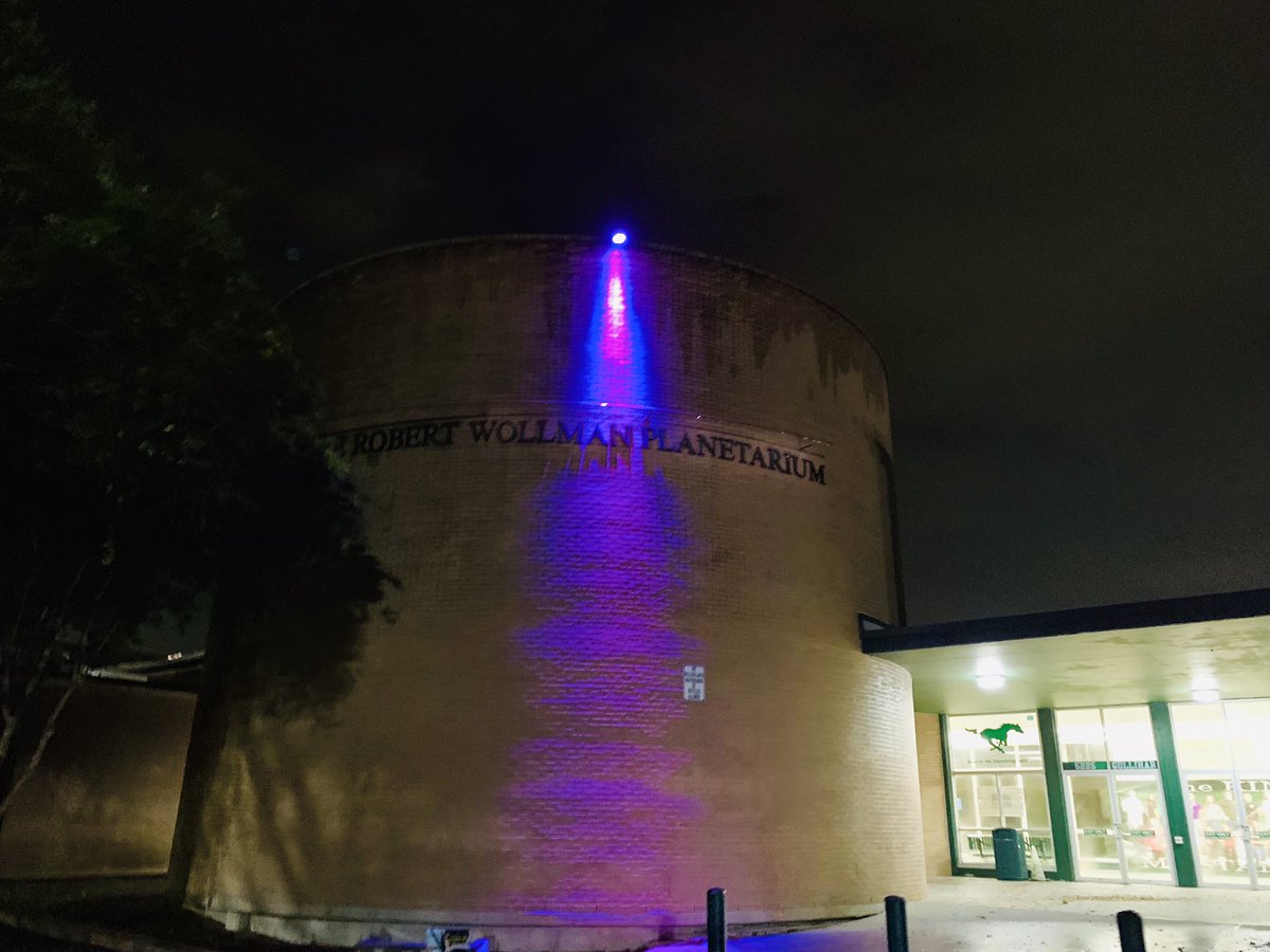 #OurKINGdom Glows Purple in honor of Ms Rose Elia Pérez #TeamPerez because @mustang4025 is our heart 💜 #WalkToEndAlzheimers #CCISDProud @alzassociation @RKHSKingTeam