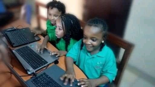 umazhy's tweet image. What is your 4 year old doing? These are the ones that own the future. The smiles on their face is everything. #TeenCoders #weekendcodeclub #saturday #GirlsInIcT #STEM #PHCodeFirst