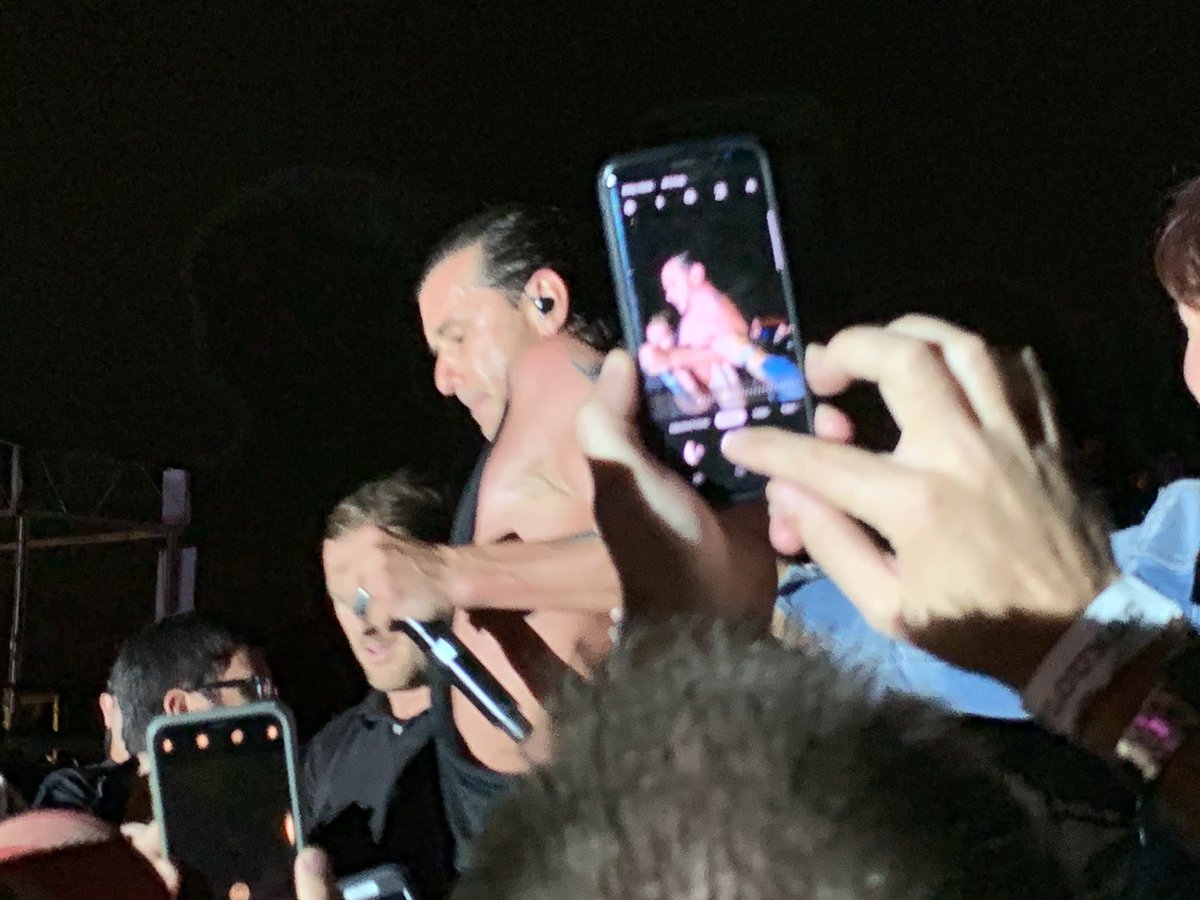 wischlist's tweet photo. Gavin Rossdale turns 54 in October, but he was more like 24 last night, when during “Little Things,” he ran throughout the crowd  — including up on the lawn — &amp; then passed within a couple of feet of us. What a fantastic, energetic show, bringing me right back to the ‘90s. 🤘🏻🎸🎶 https://t.co/6z19CdVQ6H