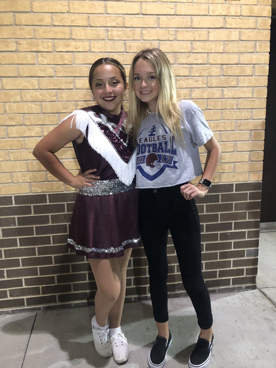 emilyxreed's tweet photo. I ❤️ FOOTBALL https://t.co/pyRjVbBq4A
