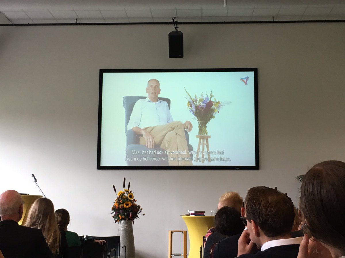 driestaredu's tweet photo. Gerard Vroegindewij, nu journalist voor het @refdag, zegt dat hij drie dingen heeft leren kennen op @driestarhs: zichzelf, God, en zijn vrouw. #driestar75 #reunie https://t.co/2FPwsXP7EF