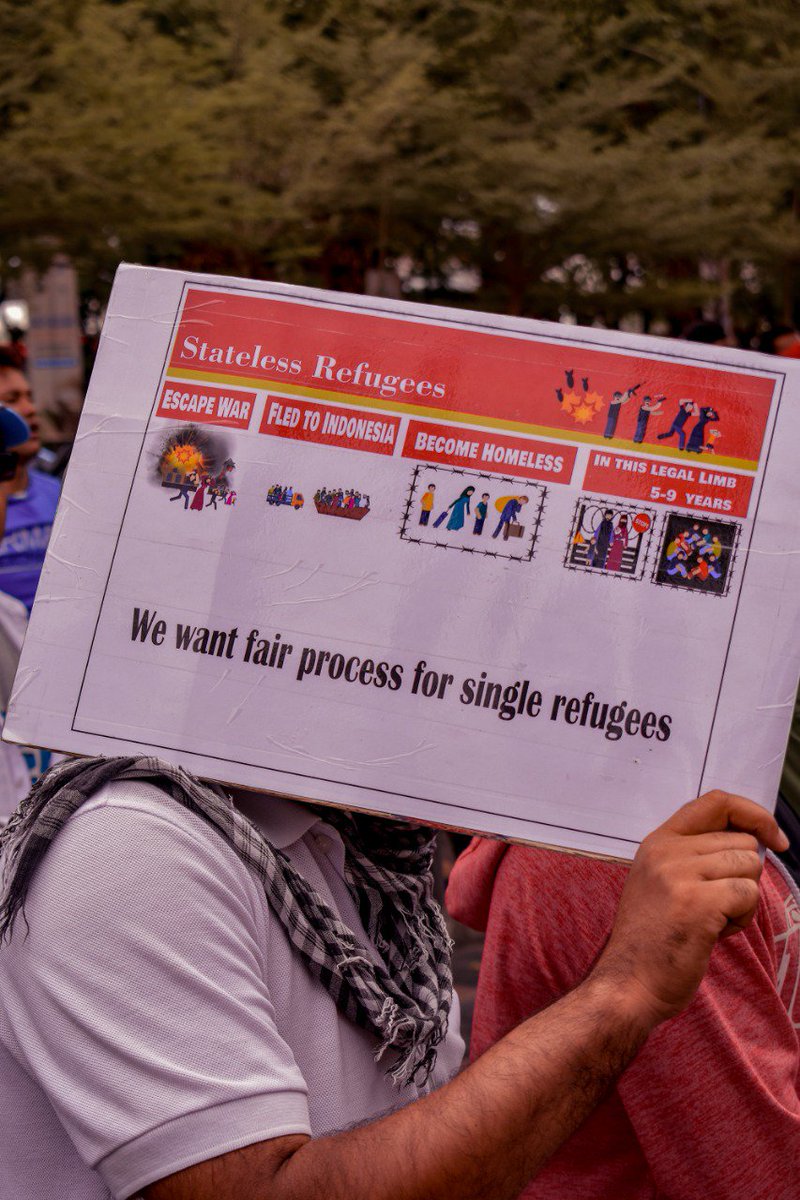 ZaminAl82227681's tweet photo. #RESETTLEMENT4SINGLEREFUGEES
#HELPREFUGEESININDONESIA
Refugees are capapble to take part in the developing of a country if the oportunities are provided, so we are not happy to be fed &amp; funded by IOM or any other orgnization. We want to stand by our own feet.
We want resettlement https://t.co/GBTxRM7lOm