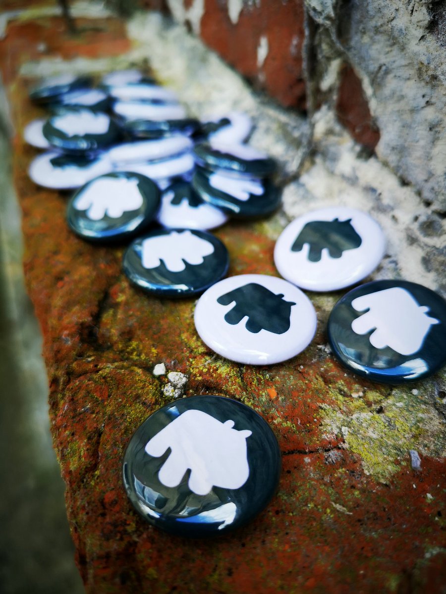 My tribute to commemorate dear <a href="/cwcrawley/">Carl W Crawley</a> of <a href="/madebyhippo/">Made By Hippo</a>, the best way I know how. I first met him at <a href="/iwtweetup/">IW Tweetup</a> back in the day, and we became IRL chums. Still can't believe he's gone. 🦛 😿 #RIP