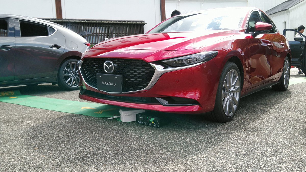 椎名アキラ Mazda3 セダンとファストバック 個人的にはセダンの方が好み 1500ccでマニュアル車がセダンにあれば購入候補になりそう Mazda3