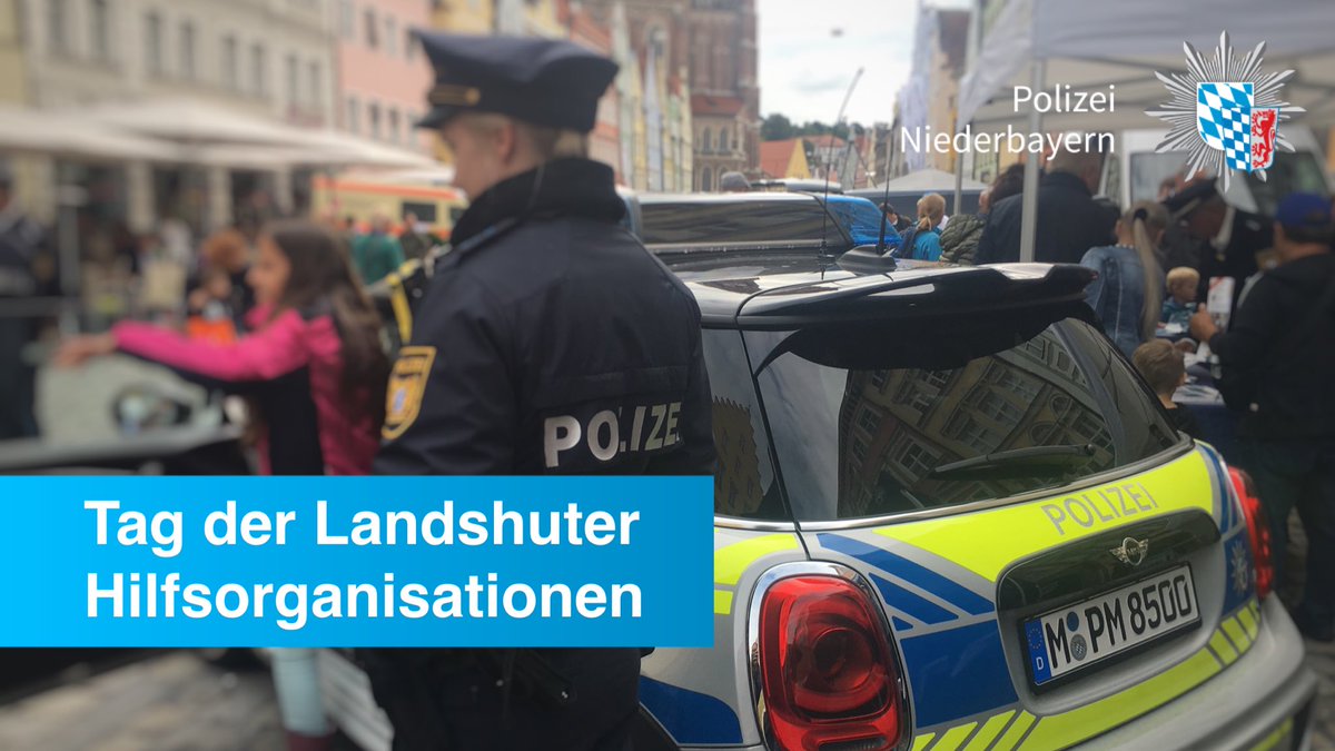 polizeiNB's tweet photo. #TagDerLandshuterHilfsorganisationen #Landshut
KollegINNen der Münchner Polizei stellen den interessierten Bürgerinnen und Bürgern unsere neuen Body-Cams vor. https://t.co/1ENfDe7Iek