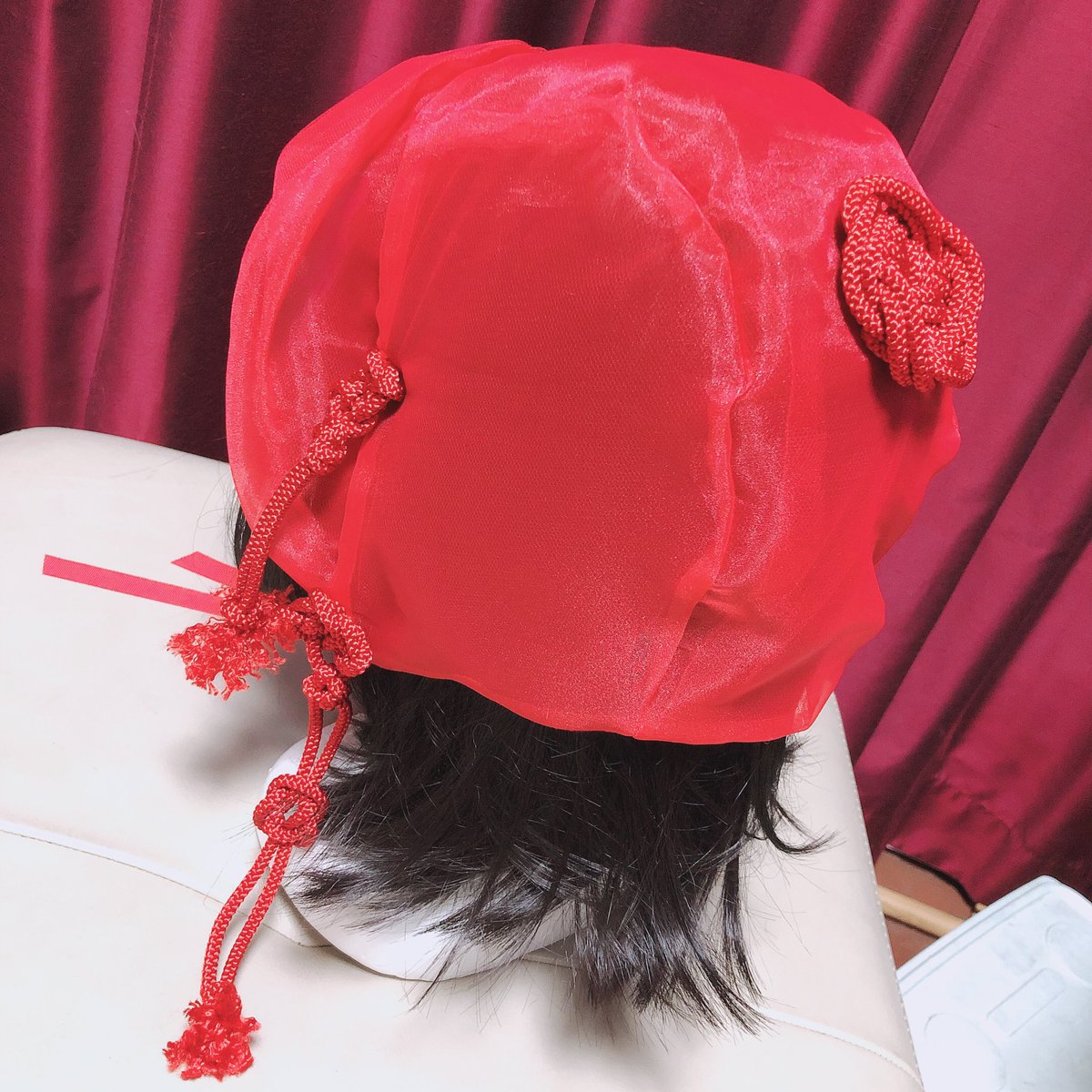Fu_23ch's tweet photo. ⛩TUNOKAKUSI⛩
赤×赤
和風ボンネット。
軽い着用感。色んな使い方が出来ます。
透け感があるのでアクセサリーを忍ばせるのも素敵です。
マネキンは小顔の為、サイズ感は以前したtweetを参考にしてください。
#Fugamon
#アーティズムマーケット https://t.co/hLwejew96S