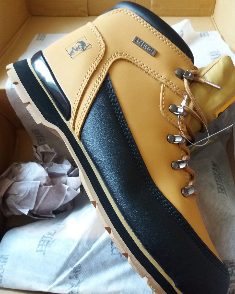 CosmicCleaning2's tweet photo. Health &amp; Safety 101: Shouldn't be this excited by new work boots, especially when they'll be covered by blue waterproof covers most of the time, but lets face it, you can't wear trainers in this business and call yourself a professional. 😎

#carpetcleaning #upholsterycleaning https://t.co/QyiVBTaABq