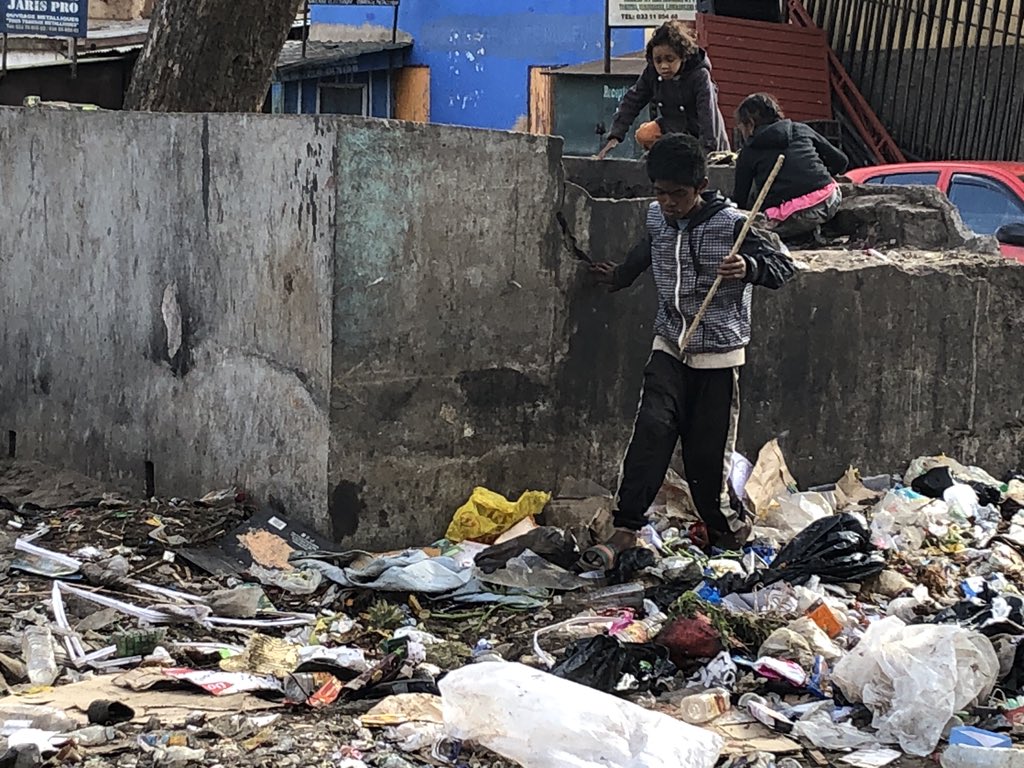 Jana Genth Twitterren Gemalt Und Wirklichkeit Gluckliche Kinder In Antananarivo Gibt Es Aber Sie Haben Kein Teures Spielzeug Madagaskar Kennt Extreme Armut Uber Den Geruch In Den Strassen Tippe Ich Lieber