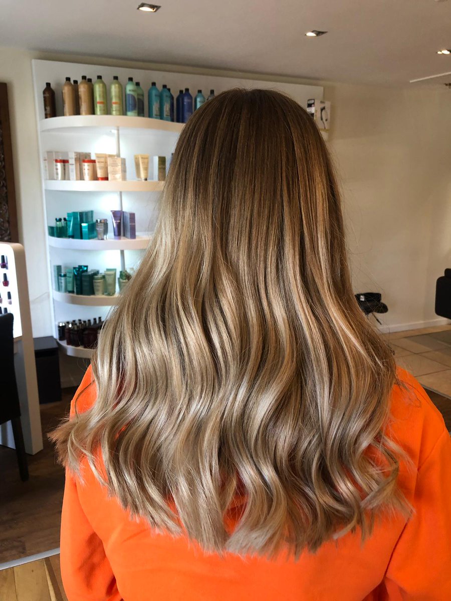 Free hand balayage by our very skilled NEW stylist Jade👌

So natural!

hairbusiness.co.uk

#Cowbridge #Cardiff #ValeOfGlamorgan #SouthWales #Salon #EliteSalon #Balayage #Hairdressing #Hairdresser #Stylist