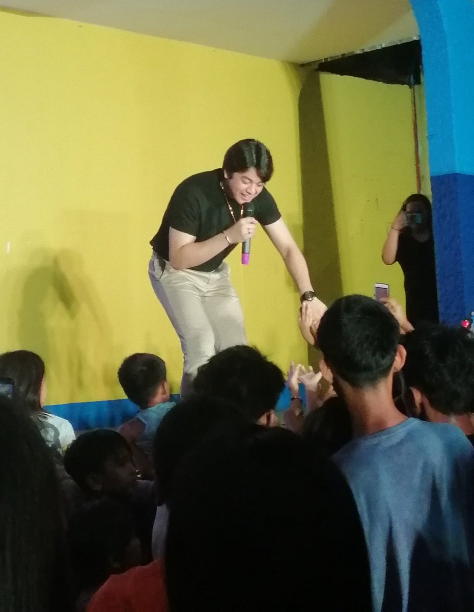 msolskylee's tweet photo. So much joy.. seeing you again. :))
Love you bb boy. @hashtag_CK
#ItsMOReFunWithKierVi https://t.co/CFOsxPQsKT