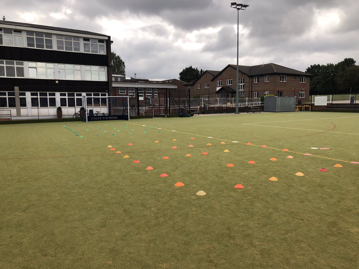 ot_coaching's tweet photo. Dribbling circuits for today’s warm-up. Great way to start a session ⚽️⚽️ #otsoccer #saturdayfootball #grassroots https://t.co/LJmP8Rqr1Z