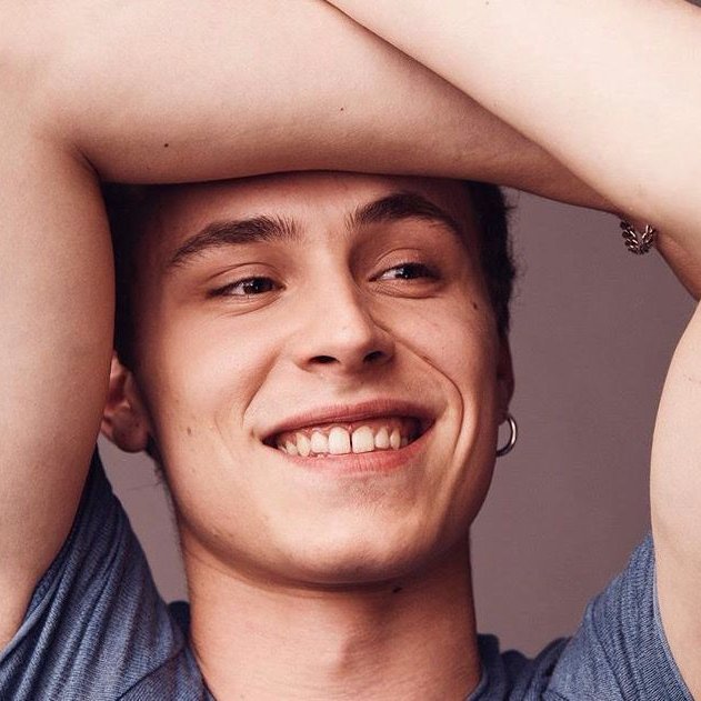 tired0flovesong's tweet photo. Non so cosa scrivere perché le foto parlano da sè, ma Aron Piper si merita un tweet esclusivo https://t.co/jsZ2mRcInA