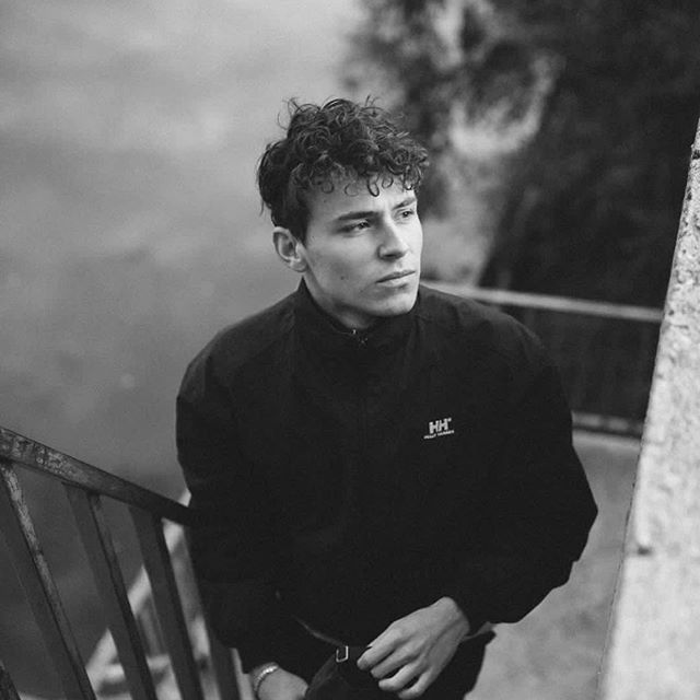 tired0flovesong's tweet photo. Non so cosa scrivere perché le foto parlano da sè, ma Aron Piper si merita un tweet esclusivo https://t.co/jsZ2mRcInA