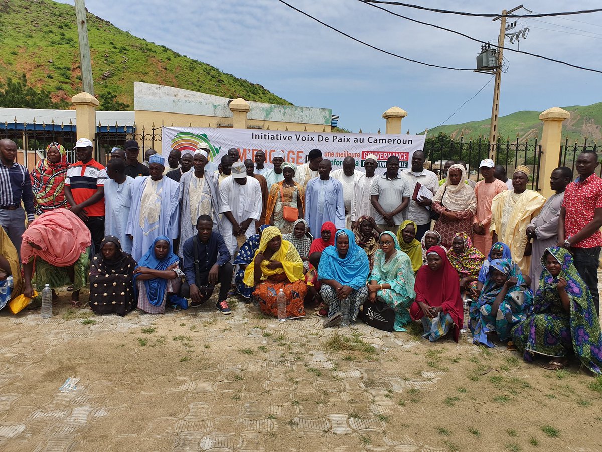 HalirouBouba's tweet photo. Une des activités d'aldemar en partenariat avec le projet #VoixdePaix sur la restitution en présence des personnes victimes de BH et des autorités de l'arrondissement de Maroua2.
#Dialogue 
#Equalaccesscmr
#JeMengage
@armanddopgang 
@AkoumAmiri 
@ngasawise 
@maxilabe https://t.co/6adeIqPOs5