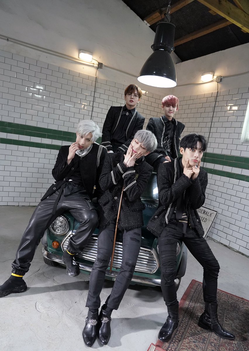 official_ACE7's tweet photo. [#ACE_PHOTO]
초이스 여러분 언더커버 뮤직비디오가 
500만 뷰를 달성했어요~👏🏻

UNDER COVER 뮤직비디오 
500만뷰 기념!🏆

뮤직비디오 현장에서 찍은 비하인드 사진을 소소하게 들고왔습니다😋

언더커버 많이 사랑해주셔서 정말 감사해요!🙏🏻

#에이스 #ACE #초이스 #CHOICE 
#언더커버 #UNDERCOVER https://t.co/uPOQt0GD8W