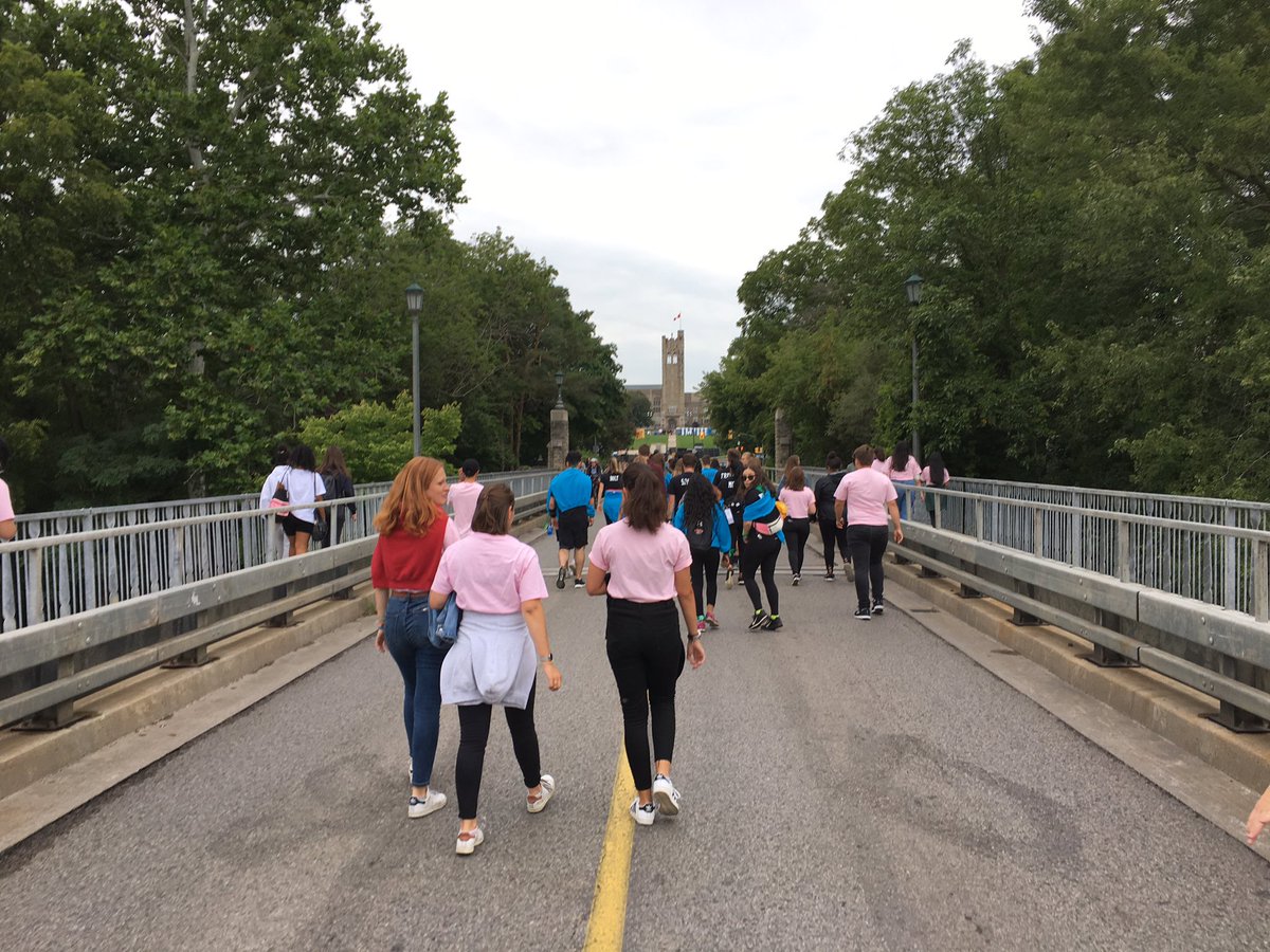 KUCSC's tweet photo. O Week Day 5 💚💜💚 Closing Cheers and Western’s Closing Ceremonies gave students one last chance to show their King’s Pride! #oweek2019 @KingsSophTeam @kingsatwestern https://t.co/poNGwafLFT