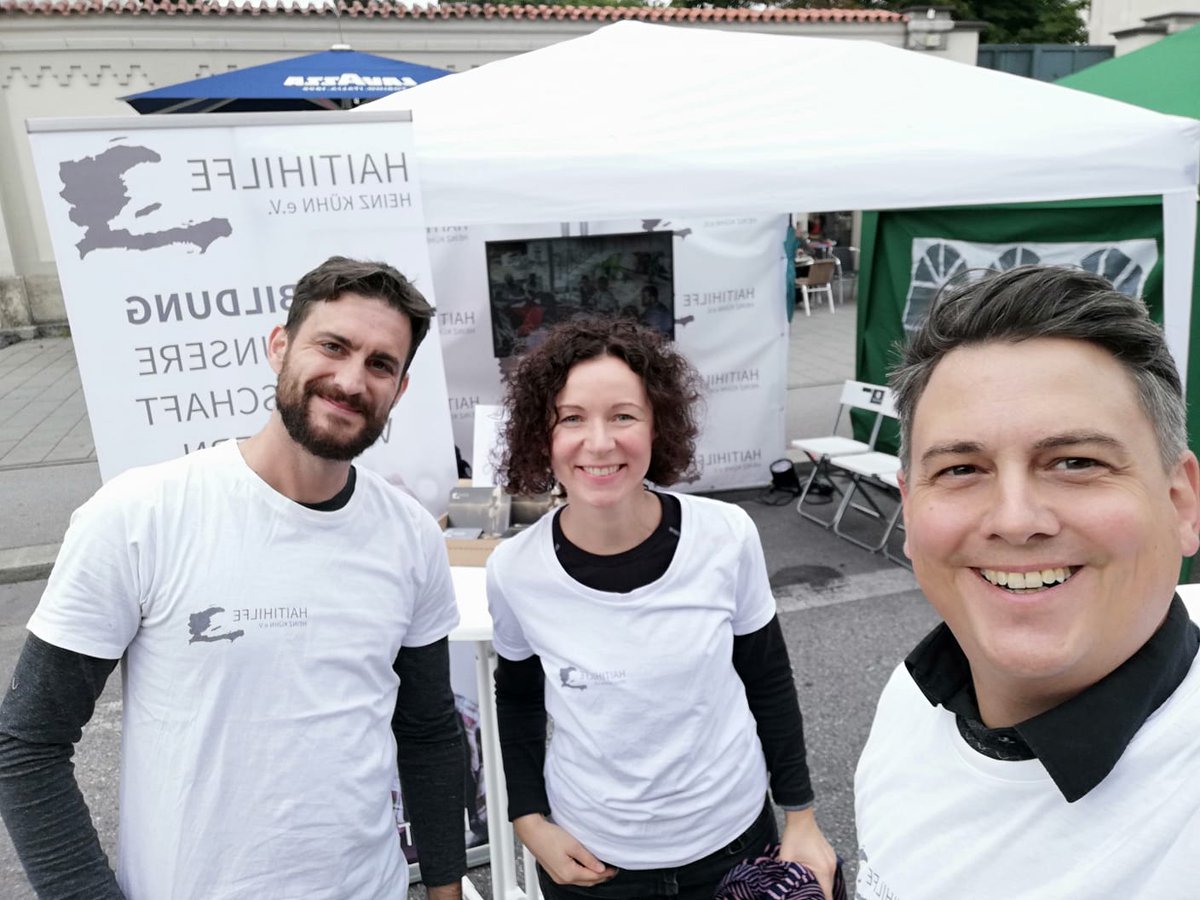 v_laggerbauer's tweet photo. Hey München, wir sind aufm #SLF mit der Haitihilfe Heinz Kühn e.V. Besucht uns! Wir sind gleich neben der Ludwigskirche. #greencity #streetlife #ngo https://t.co/be2VQJD4KD