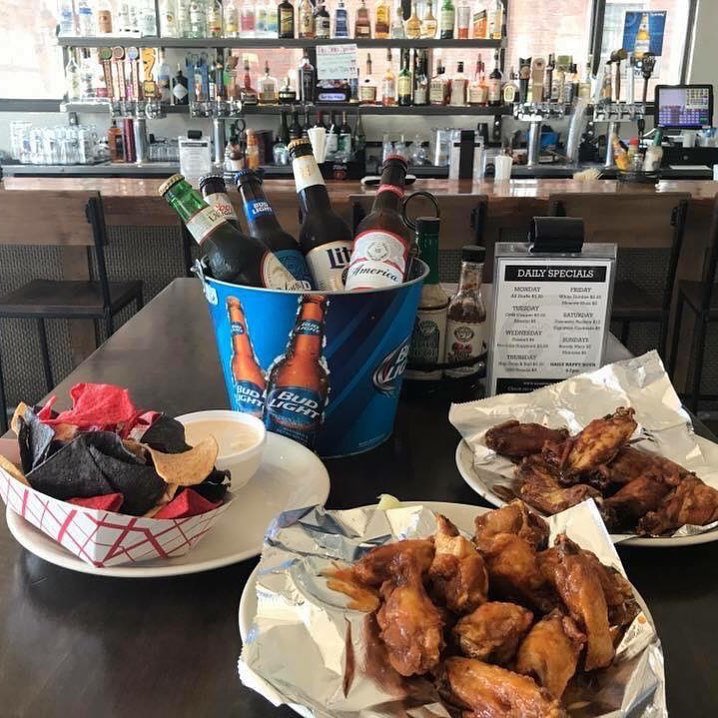 #pigskinspecial $39.99!!!!
#6beers #20wings #chipsandqueso