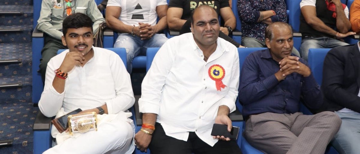 thakarbhargav95's tweet photo. હરહંમેશ કાંઇક નવુ કરવા પ્રેરતા પર્યાવરણ પ્રેમી તથા યુવા નેતા કૌશલભાઇ જોષીનુ ડો આંબેડકર આંતરાષ્ટ્રીય કેન્દ્ર #દીલ્હી ખાતે સન્માન થયુ જે અમારા સૌ માટે ગૌરવની ક્ષણ છે ખુબ ખુબ અભિનંદન  @ThakorJugalBjp @9415Swami @dilipkumar_bjp @ChaudhryShankar @Hiteshchaudhari @kaushalbjoshi https://t.co/WSShPlbqkp