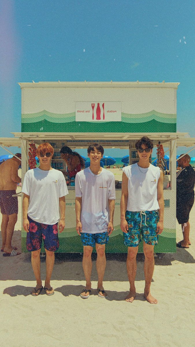 nctlockscreens_'s tweet photo. NCT127 at the Beach ☀️⛱
#nct127 https://t.co/Z3AemFNvW8