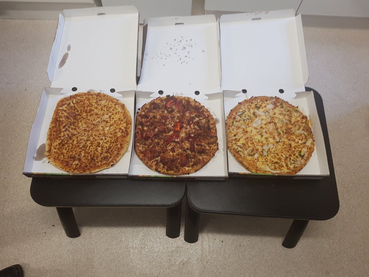 Nice kind relative treating the staffing  on arcu  this afternoon to pizza #afternoontreats#chicken#cheese#vegatarian#pizza# happynursestoday#yumyumyummy