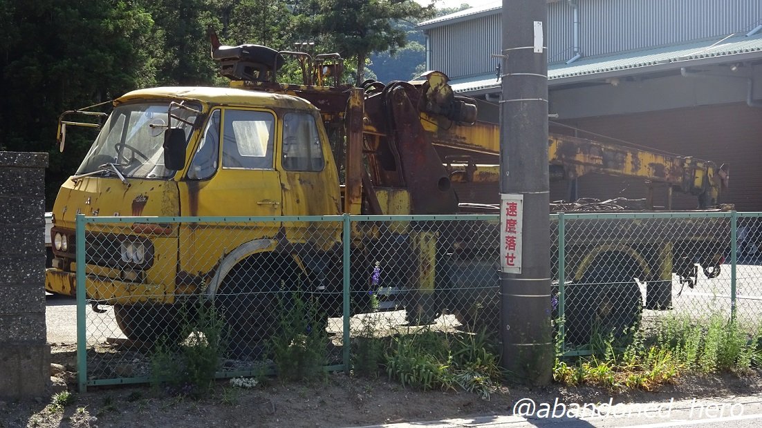 草ヒロ写真館byぱぁたん Pa Twitter 三菱ふそうt650 クレーン車 大きな街道を走ってて突然こんなんが現れたら 言われなくても速度落とします まさかのt650 それも状態はかなり良さげ なんだか普通に構内限定で動いてそうな雰囲気 クレーン車はその車両価格と稼働頻度 草ヒロ写真館byぱぁたん Pa Twitter 三菱ふそうt650 クレーン車 大きな街道を走ってて突然こんなんが現れたら 言われなくても速度落とします まさかのt650 それも状態はかなり良さげ なんだか普通に構内限定で動いてそうな雰囲気 クレーン車はその車両価格と稼働頻度
