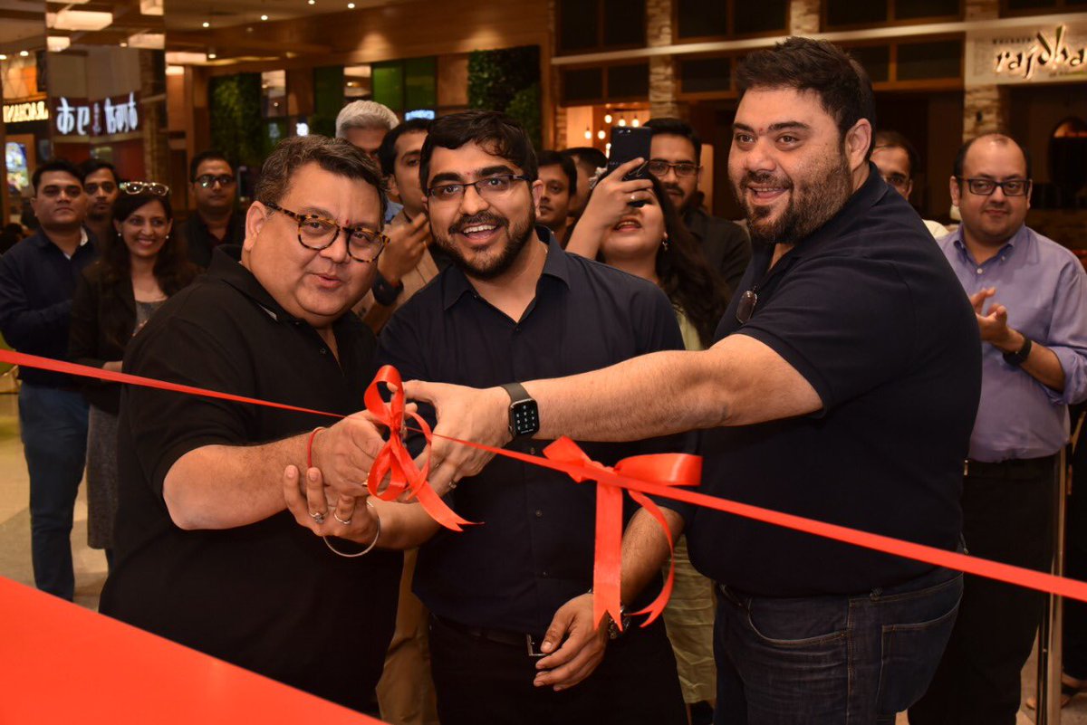 kunalvijayakar's tweet photo. Chinese in Mumbai finds a new destination at Phoenix Marketcity Kurla. Guys must must check out @wowchina by @wowmomos - Live Chinese a.k.a alive tastebuds!
@teammirchilagi
#ChinesePeCharcha #wowchina #livechinese
#phoenixMarketCity #Mumbai #mumbaistories #KunalVijaykar https://t.co/OTD33TyFXt