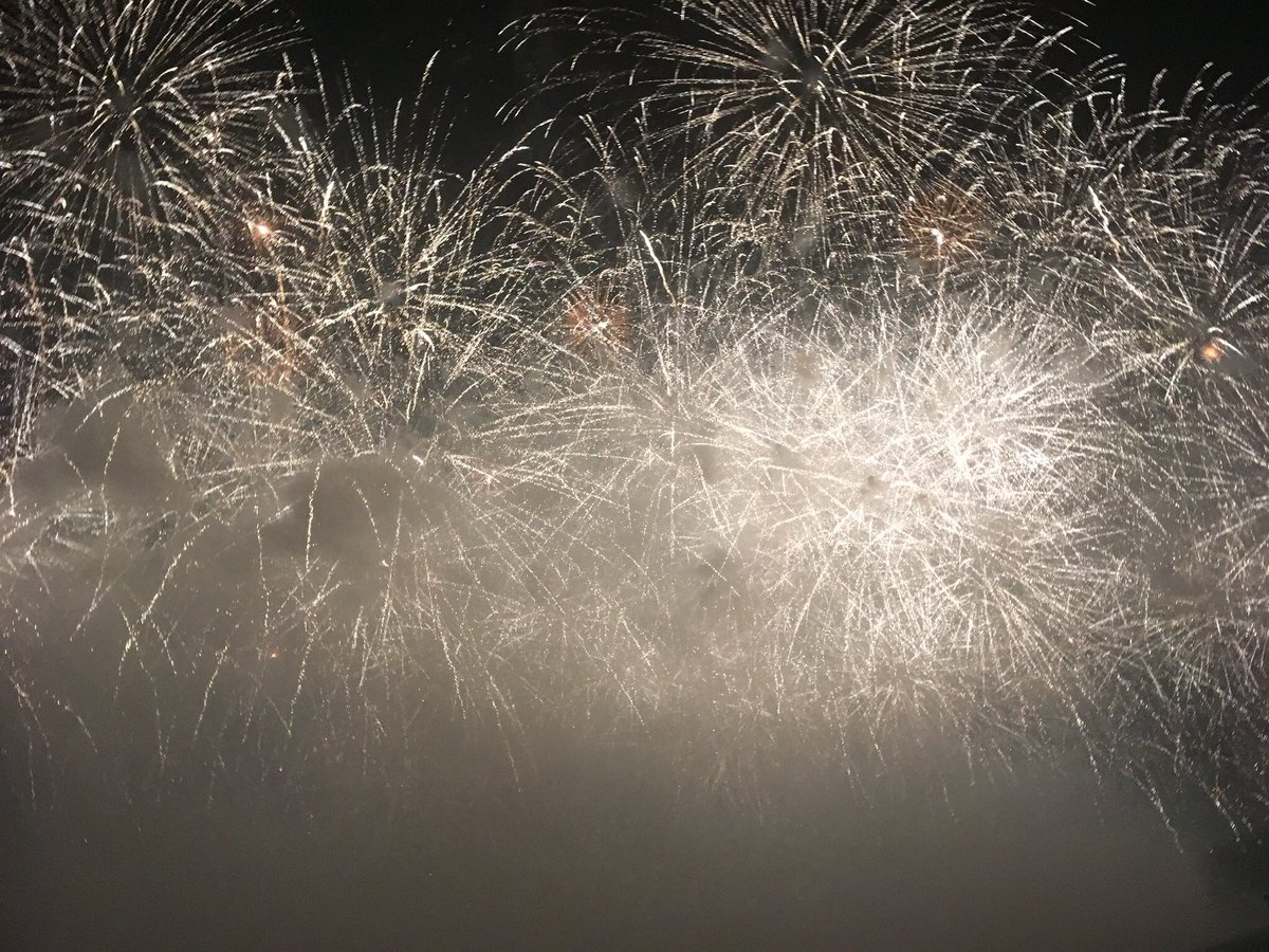 k1n202a's tweet photo. モエレ沼の花火大会マジで良かったー！！
豊平なんて日にならないレベルですごかったw

行って良かったw https://t.co/D6PI2Xvo02