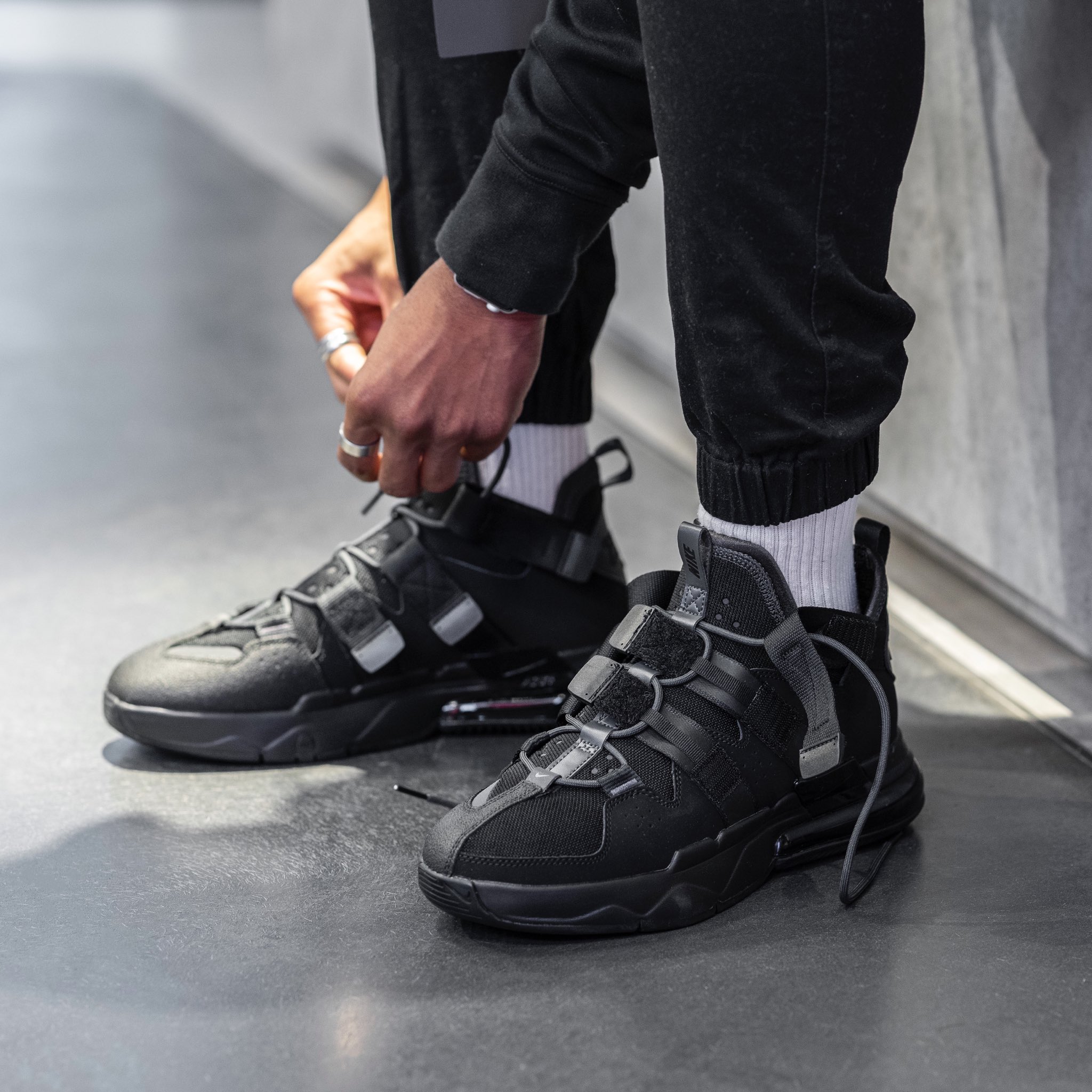 nike air edge 270 triple black