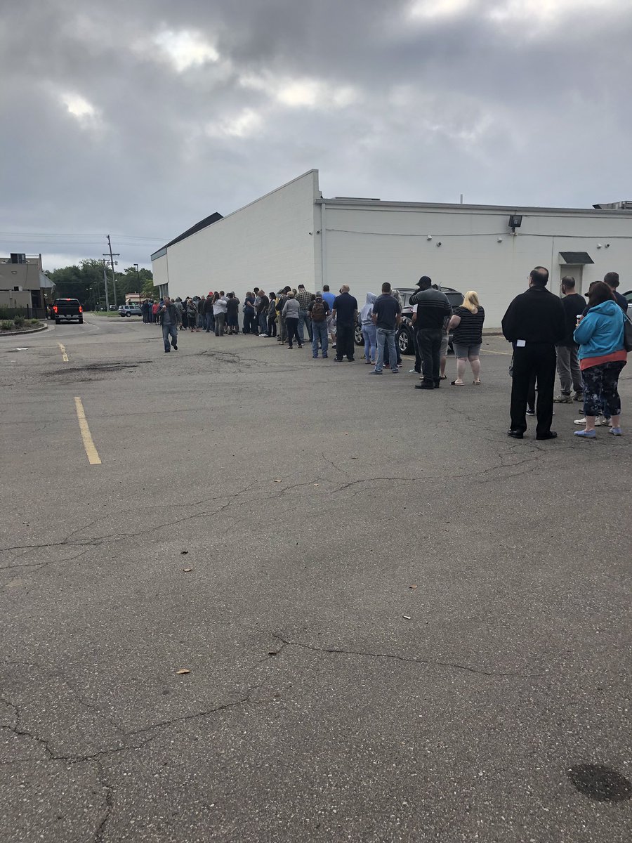 hawley116's tweet image. Wow. Waiting at @migov Secretary of State. I think we’re going to be here awhile.😕 #michiganproblems #waiting