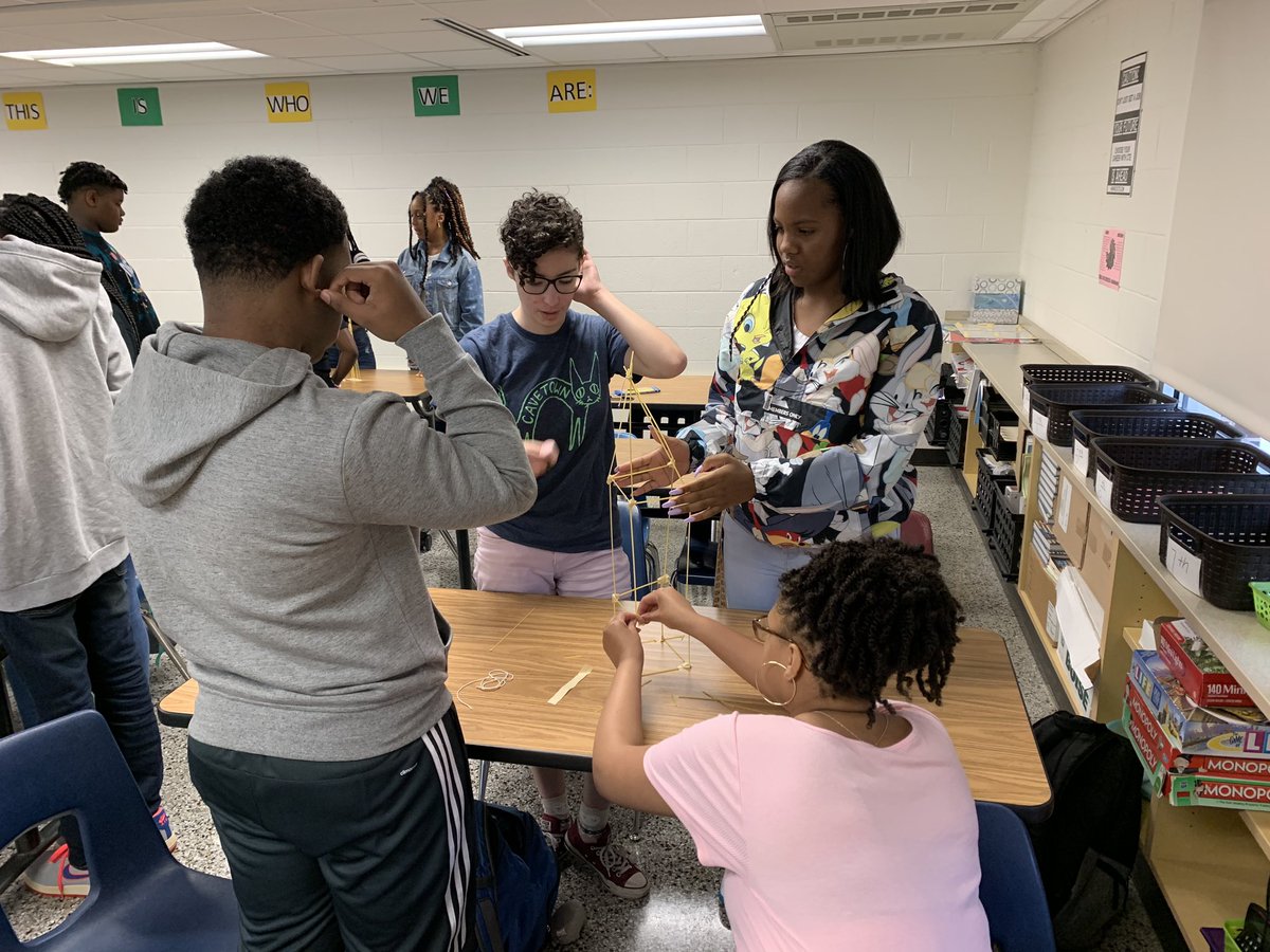 hhs_prncpl's tweet image. Not only was there great instruction on week one, #warriornation classes also incorporated community building activities. #buildingbelonging #ourschoolourvalues #roadtoexcellence @HenricoHighSch