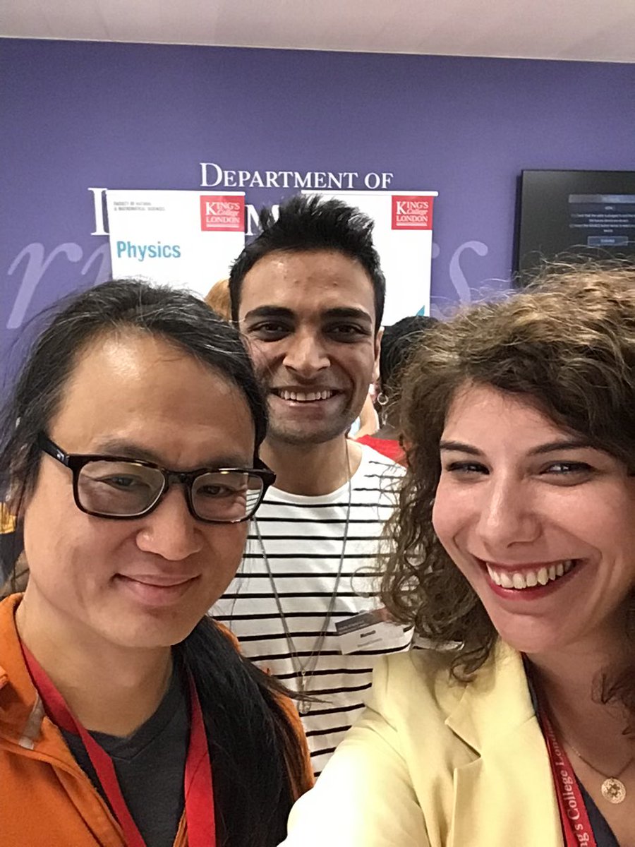 Happy people doing Physics 😊 Come and join us in our hub, Bush House 5th floor #OpenDay #futurekings #physics #beginsatkings