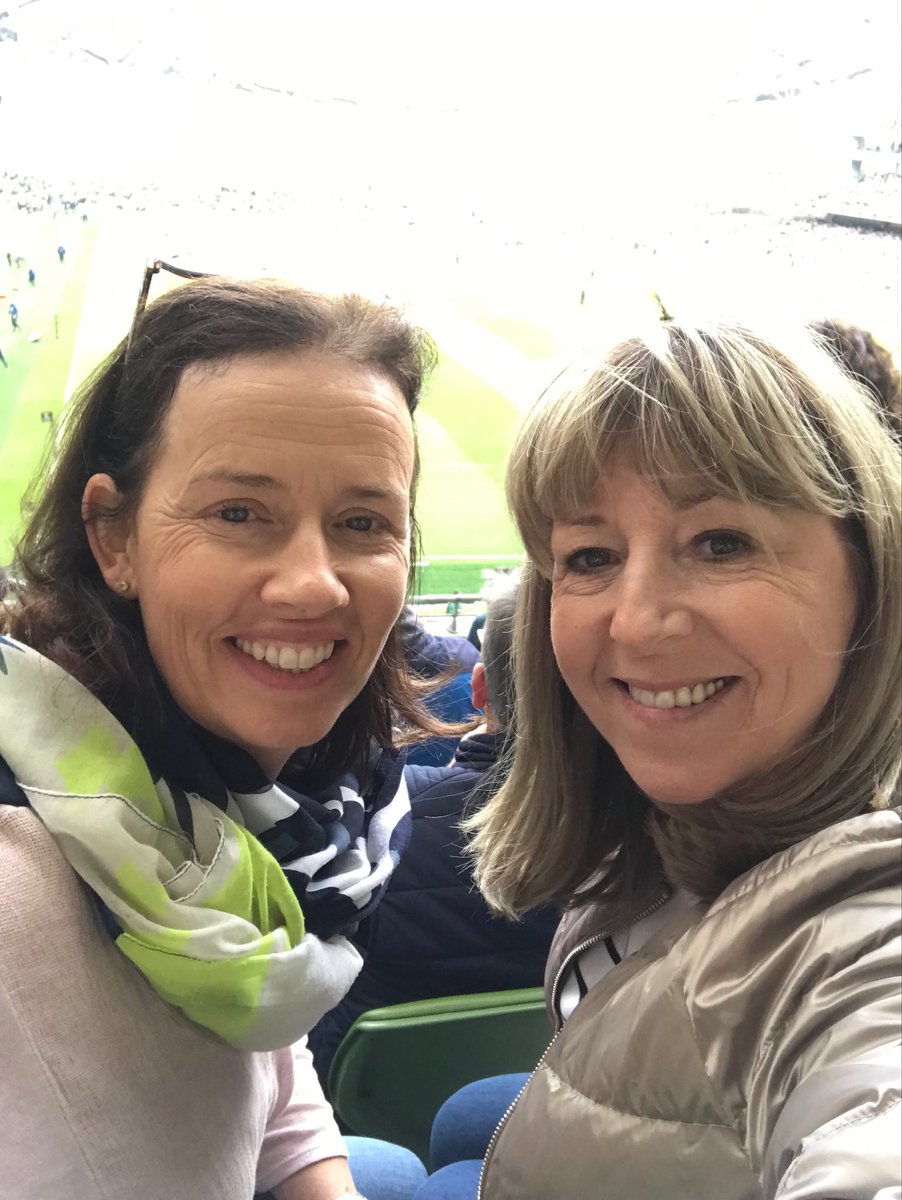 #shouldertoshoulder the girls on tour!