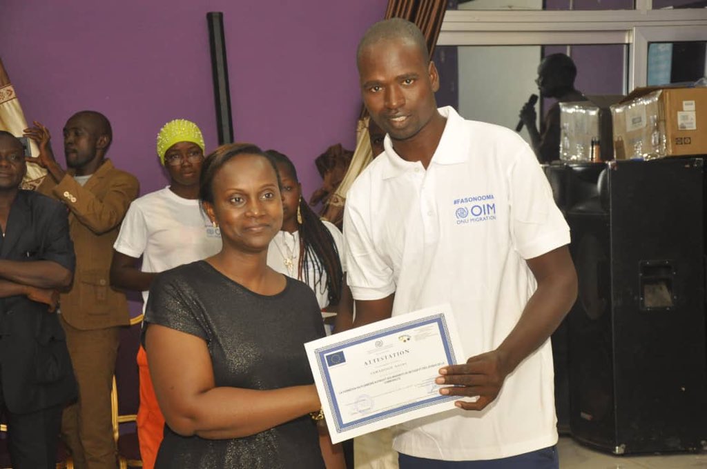 Visite  #MIABE #GouverneurCentreEST des réalisations échanges avecles migrants retournés et mbres de la communauté formés en BTPfroid électricitéSolaire <a href="/Tenkodogo/">Tenkodogo Desire</a>.Fière des infrastructures publiques réhabilitées pareux #FASONOOMAPETITàPETITJeBâtismonAvenirauFaso
@IOMBF 
<a href="/EUTF/">jfh</a>