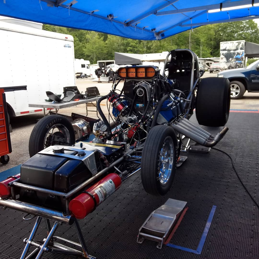 jayfollowadream's tweet photo. Good Morning from chilly NH! It's 54° and we are ready to run! We skipped Q3 last night due to the weather. If you are in the area come see us! #FollowADream #SafetyKleen #Jegs #Clevite #Gates #Miller #Goodson #ARP #Mahle #LucasOil #Meguires #Permatex #JEPistons #CraneCams #NGK https://t.co/0mbXuWa2aF