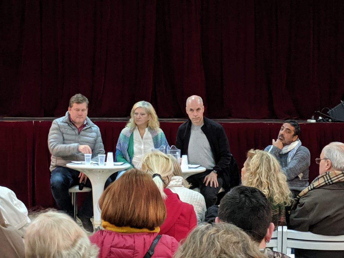 SociedadeAVP's tweet photo. Ahora en nuestra sede, reunión de vecinos de Balvanera con el Jefe de Gobierno de Ciudad Autónoma de Bs. As. @horaciorlarreta https://t.co/Tuv5A3mJM4