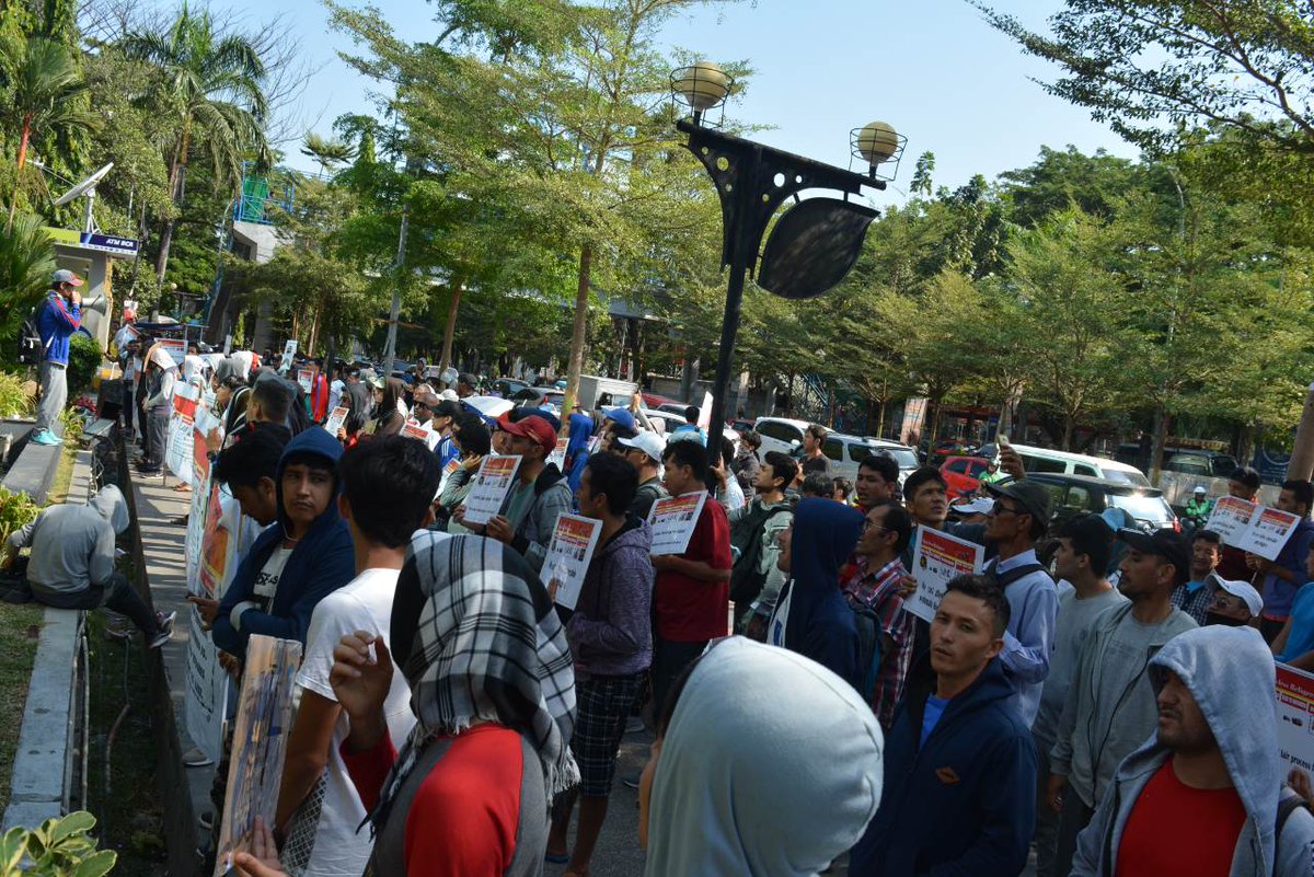 Jackma2017's tweet photo. #RESETTLEMENT4SINGLEREFUGEES
#HELPREFUGEESININDONESIA
Refugees are capapble to take part in the developing of a country if the oportunities are provided, so we are not happy to be fed &amp; funded by IOM or any other orgnization. We want to stand by our own feet.
We want resettlement https://t.co/LBOTspRVi3