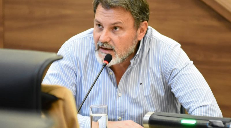 cunadelanoticia's tweet image. Luego de haber "invitado" a #boxear a @juanmonteverde, @agapitoblanco pidió #disculpas por sus #dichos
cunadelanoticia.com/?p=170169