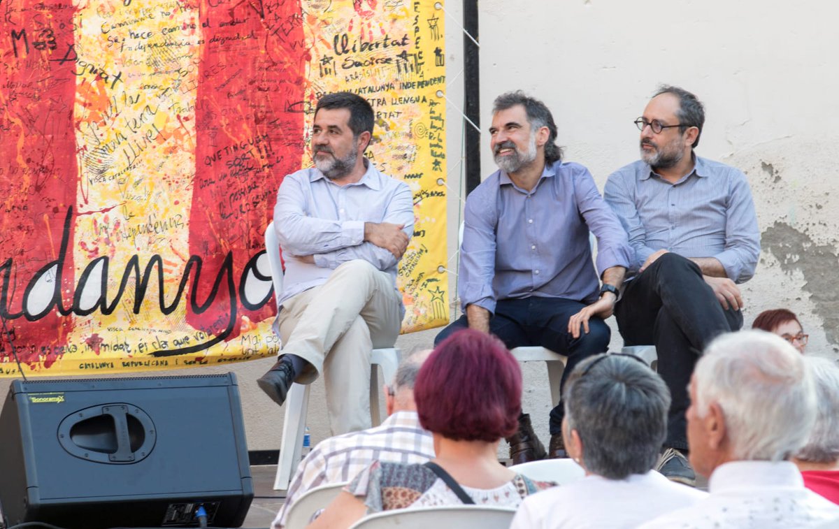 CxInd's tweet photo. Avui hem recordat l'acte que @CxInd vam organitzar a #Cerdanyola el 26 de juny de 2017. @jcuixart i @jordialapreso la vostre força i el coratge ha estat amb nosaltres tan present com aquell dia @jcuixart i  @jordialapreso #HoTornaremAFer fins que el poble català sigui lliure. https://t.co/6VTre4LstB
