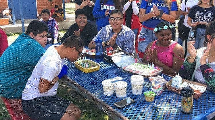 BbWeliveforyou's tweet photo. best buddies want to say happy birthday to our two of of friends matthew turned 15 and tyasia turns 16 thank you to who came out today! join my remind text 81010 to @dae943 https://t.co/gaUqNz2Zmp